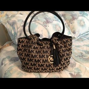MICHEAL KORS CANVAS EW RING TOTE